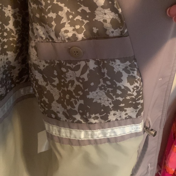 Liz Claiborne Mid Length Tan & Brown Raincoat w/ Detachable Hood Women’s Size M - Picture 8 of 10